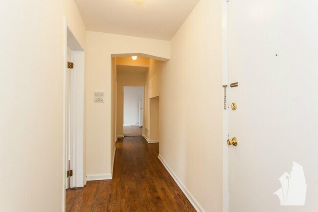 Foto del edificio - 2319 N Kedzie Blvd