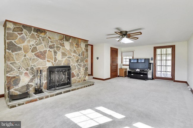 Building Photo - 14904 Mt Calvert Rd