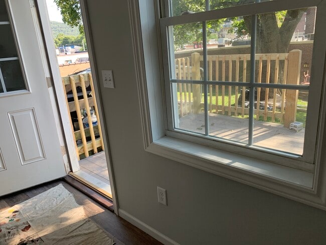 Kitchen door open to deck - 407 Hamilton St