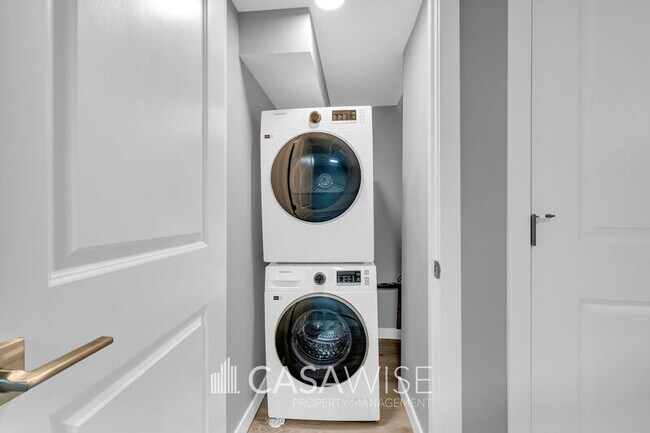 Photo du bâtiment - 10248-10157 157 St NW