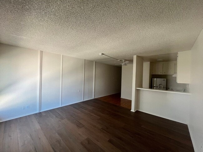 Building Photo - 9010 Tobias Ave