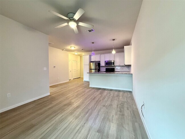 Foto del edificio - 2301 N Hickory St