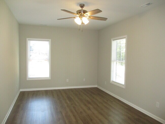 Foto del edificio - 91 Cunningham Rd