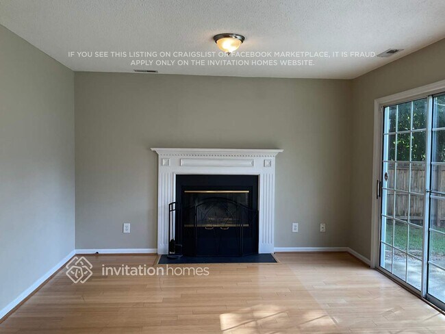 Foto del edificio - 5808 Thistlerock Ln