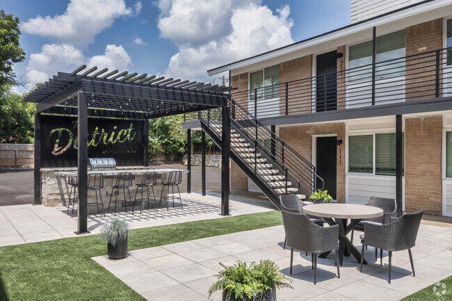 Courtyard - The District Apartments