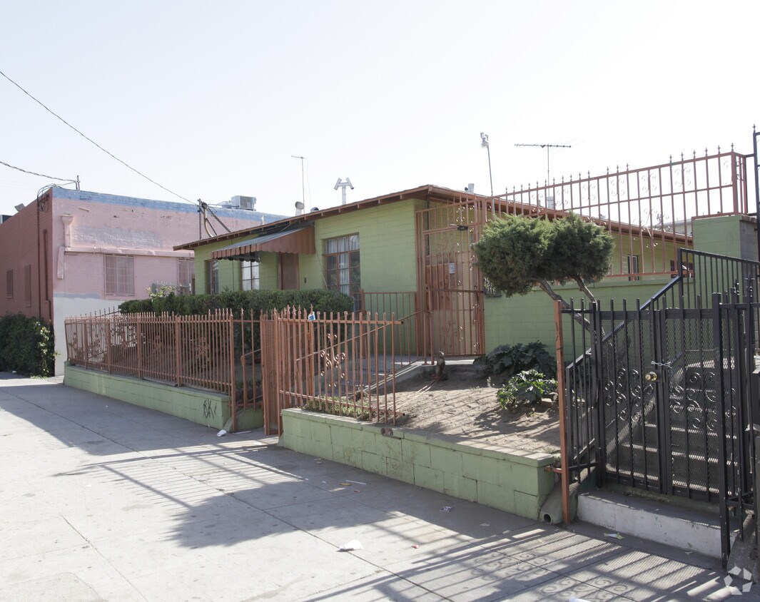 Foto del edificio - 4214-4216 1/2 Normal Ave