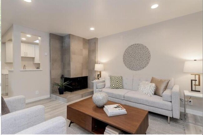 Building Photo - Furnished 1 bedroom unit with parking!