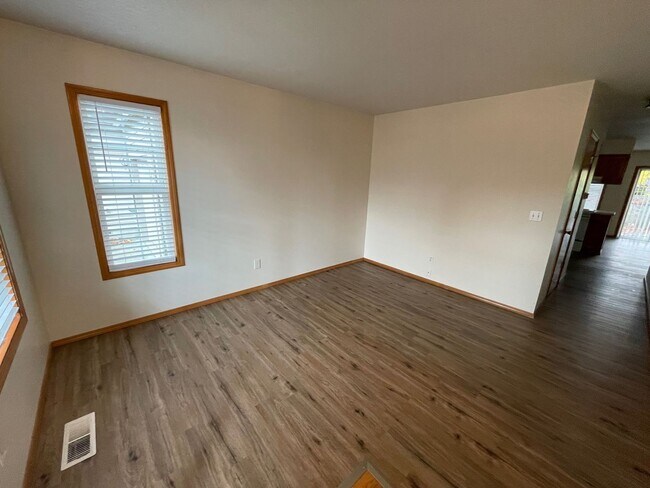 Foto del edificio - 16950 SW Steele Way ~ Stylishly Refreshed ...