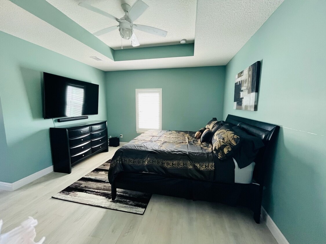 Foto principal - 8640 Rockland Dr