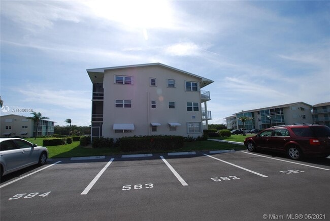 Building Photo - 530 Horizon St E