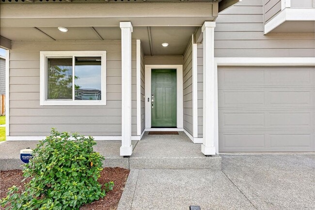 Building Photo - Modern 2023-Built Home with Huge Loft & En...
