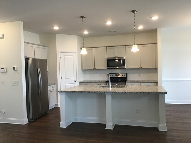 Building Photo - 243 Dogwood Cir