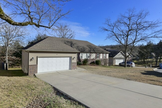 Building Photo - 227 Everett Ml