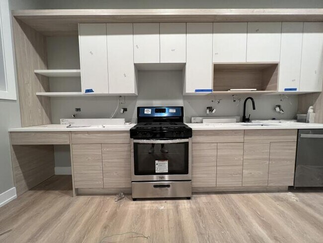 Building Photo - 1 bedroom in Chicago IL 60657