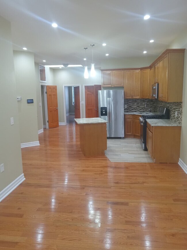 Foto del edificio - 371 E 31st St