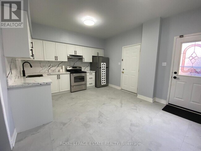 Photo du bâtiment - 3745 Kingston Rd