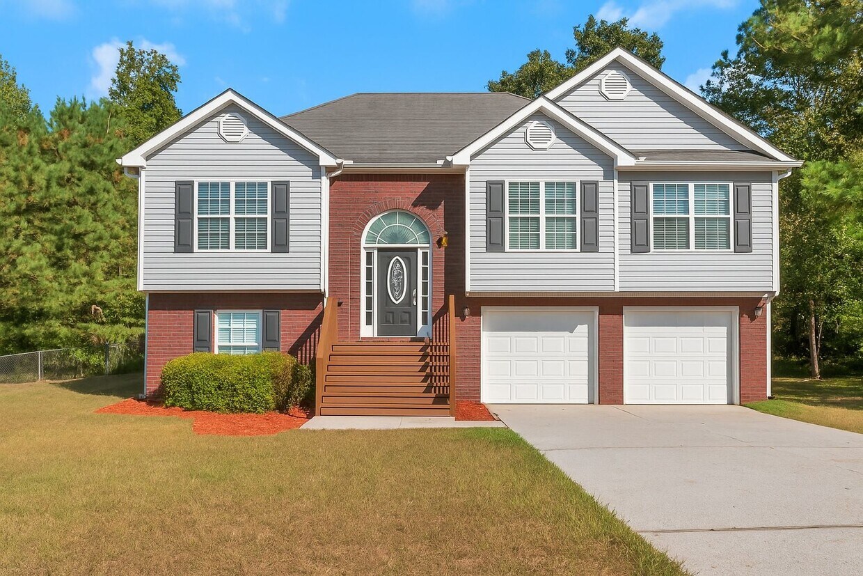 Spacious 4-Bedroom Split Foyer with 3 Bath... - Spacious 4-Bedroom Split Foyer with 3 Bath...