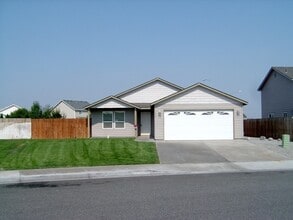 Building Photo - 5520 Cleveland Ln