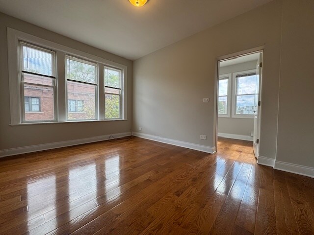 Foto del edificio - 3050 N Milwaukee Ave