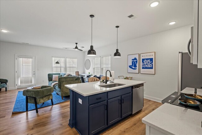 Foto del edificio - 8530 Steele Creek Pl Dr