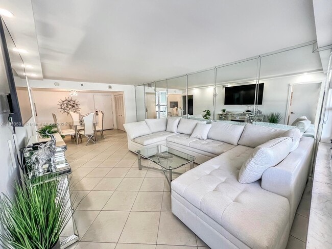 Building Photo - 5225 Collins Ave