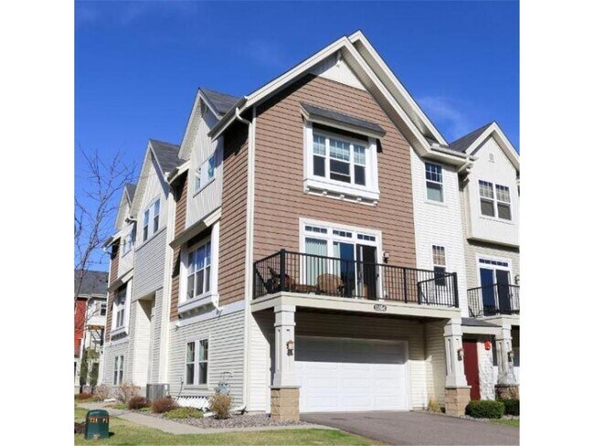 Building Photo - 11854 Emery Village Dr N