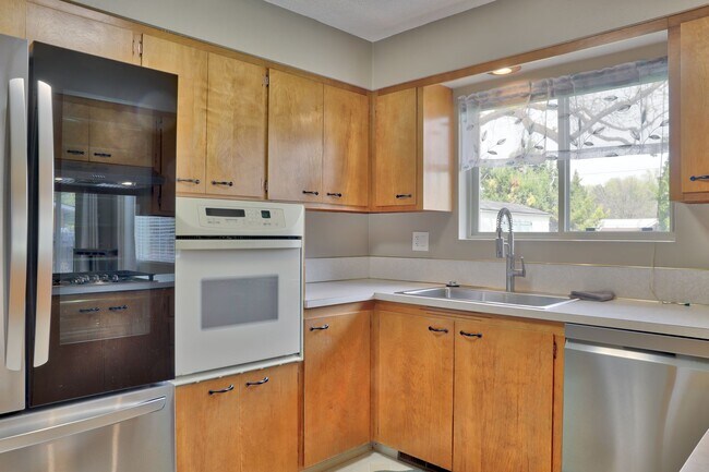 Building Photo - Its all about location! This exquisite home is located in an established neighborhood, convenient...