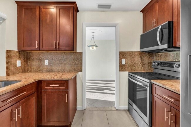 Foto del edificio - 290 NW 65th Ave