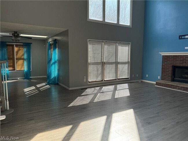 Foto del edificio - 242 Ravenshollow Dr