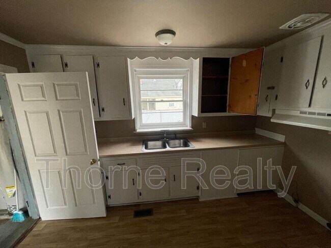 Foto del edificio - 136 S Fairview Cir