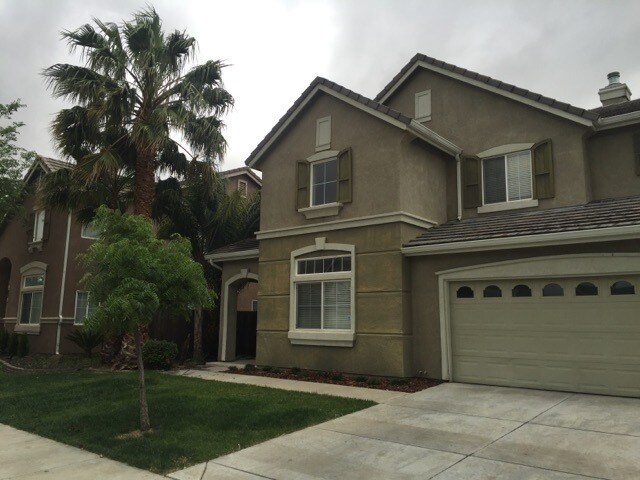 Building Photo - Tracy Beautiful 4 Bedroom