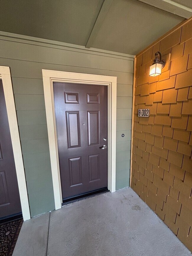 Building Photo - Beautiful 1 Bedroom 1 Bathroom Third Floor...