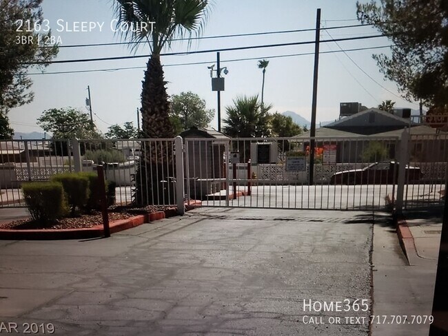 Building Photo - Nice three-bedroom, two-bath townhome in t...