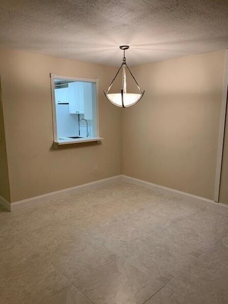 Foto del edificio - 1021 Mockingbird Ln