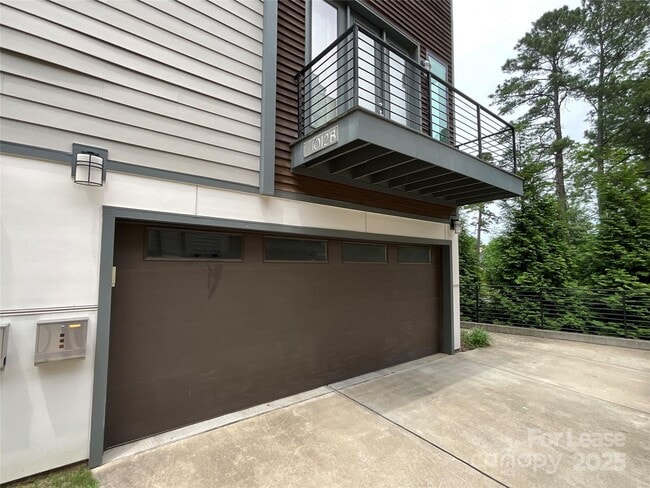 Building Photo - 1012 Westbrook Dr
