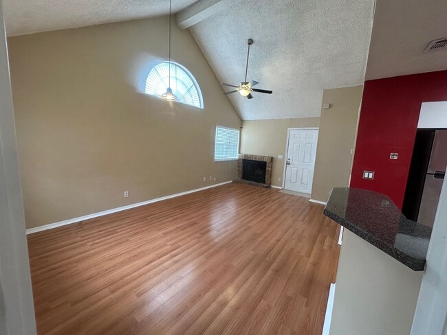 Building Photo - 622 Cambridge Way