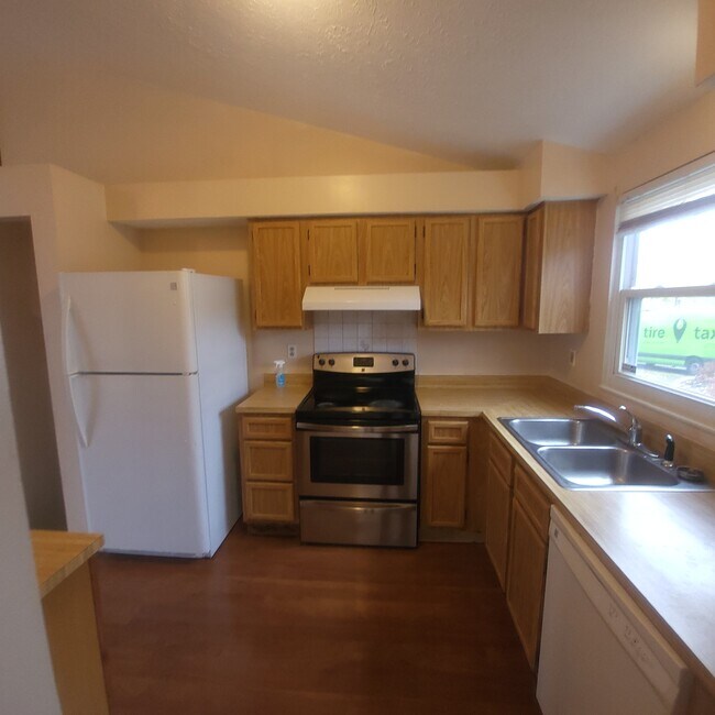 Building Photo - 622 Lawson Dr