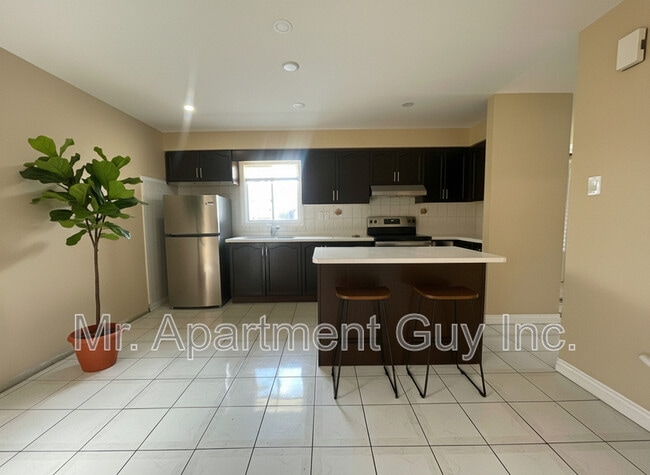 Building Photo - 30 William St