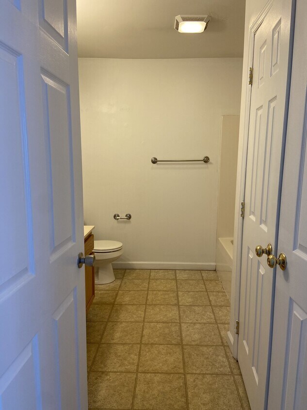 Building Photo - 15 LLC-80 Sailly Avenue