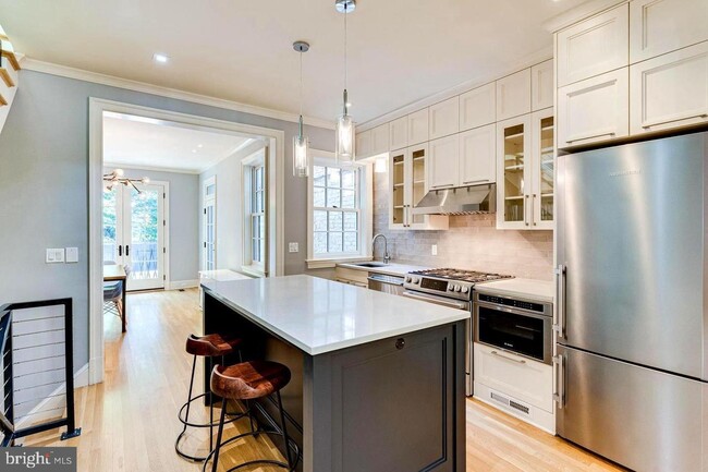 Foto del edificio - 3342 Prospect St NW