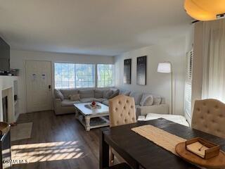 Foto del edificio - 4240 Lost Hills Rd