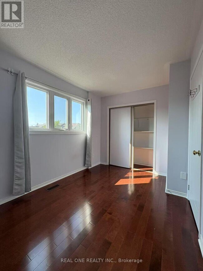 Photo du bâtiment - 460-460 Bristol Rd W