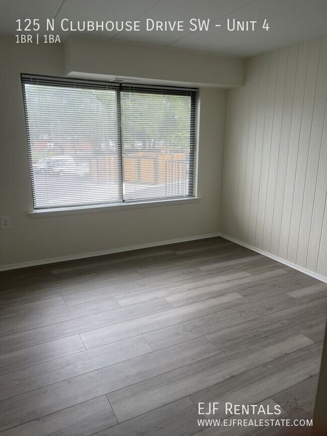 Foto del edificio - 125 Clubhouse Dr SW