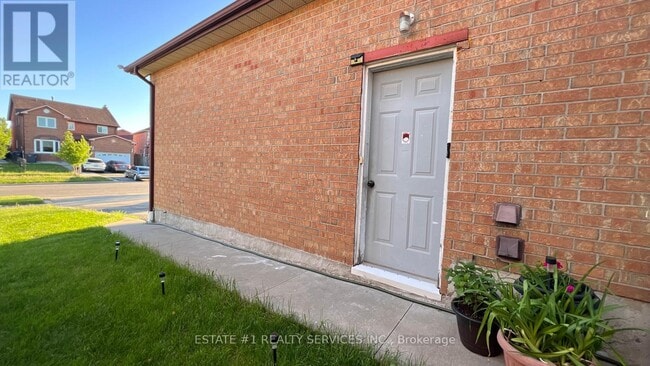 Building Photo - 141 Havelock Dr