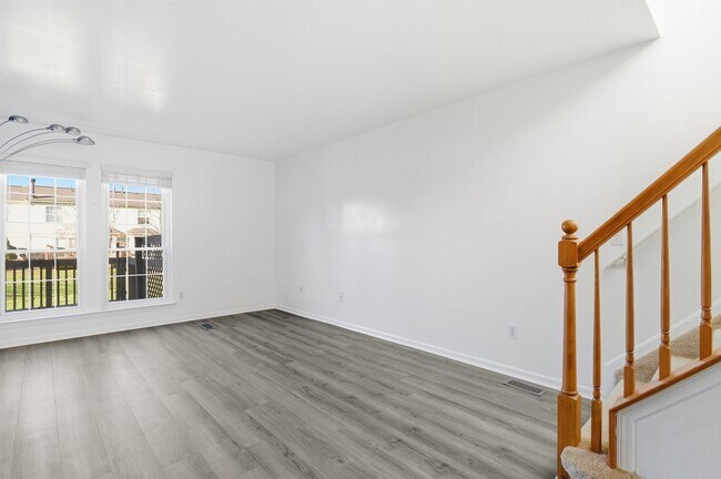 Foto del edificio - 3084 Village Cir