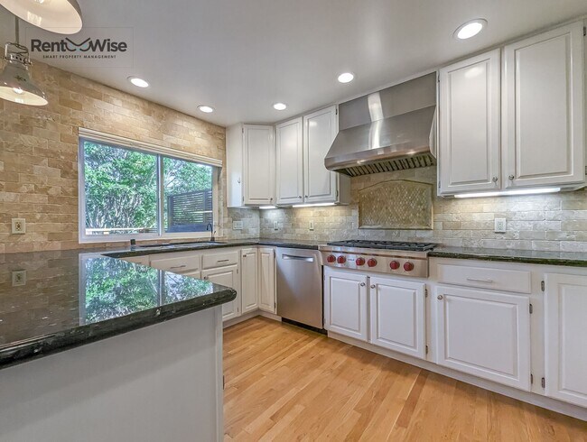 Building Photo - 4 br, 3 bath House - 1419 Cordilleras Ave
