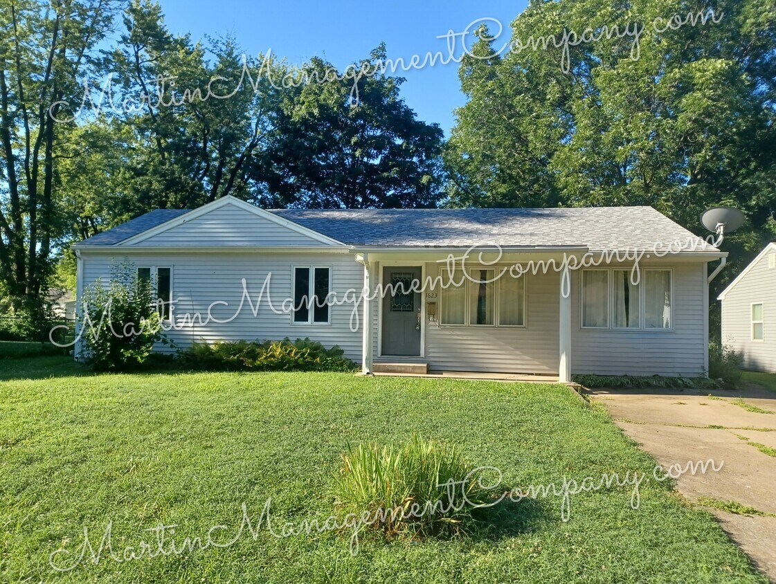 Foto principal - 1623 Honeysuckle Rd