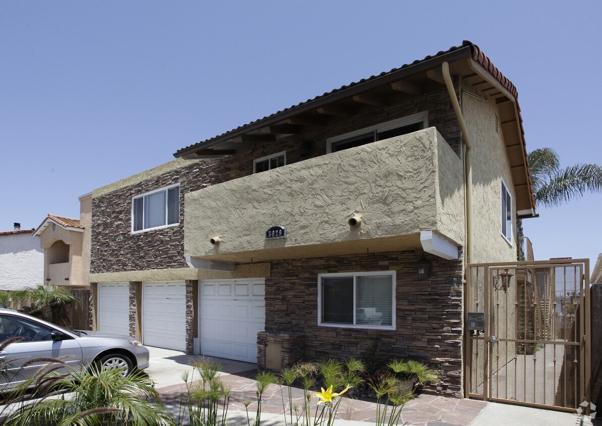 Primary Photo - Villa Capri Apartments