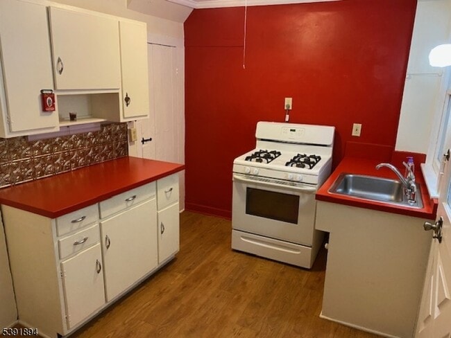 Building Photo - 35 N Hillside Ave