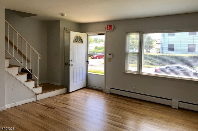 Building Photo - 507 Wheatland Ave